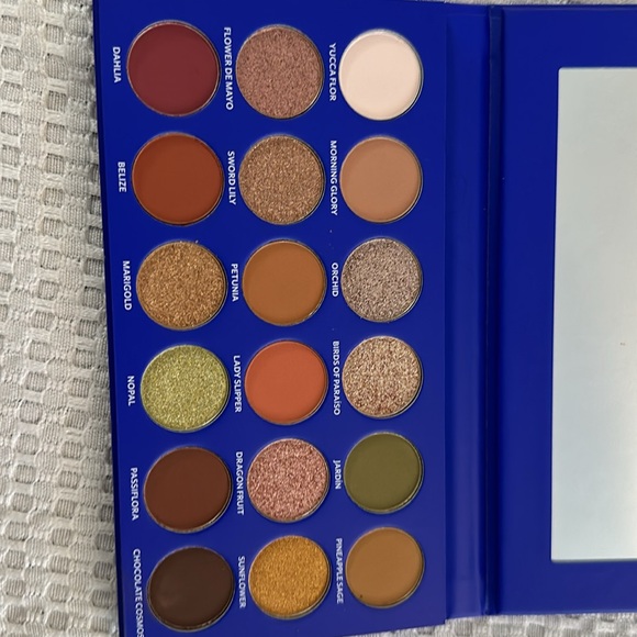 Treslucebeauty Eyeshadow Pallet - Picture 2 of 4